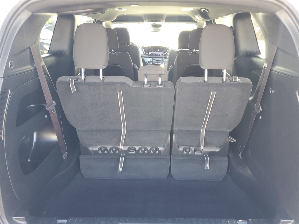 2024 Chrysler Pacifica Touring photo 9