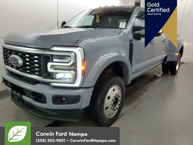 2026 Ford F-450 Super Duty Platinum's photo
