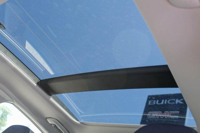 New 2025 Silver Hyundai SEL Convenience image 9