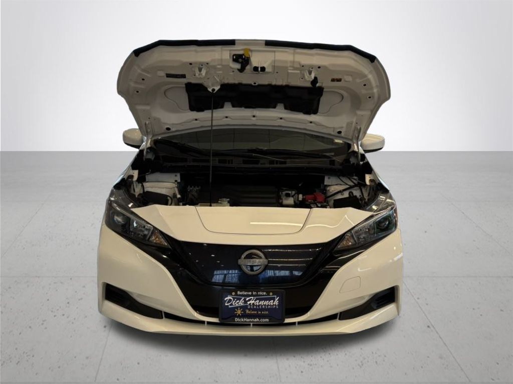 2023 Nissan Leaf S photo 4