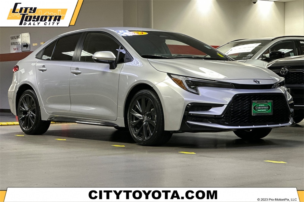2024 Toyota Corolla SE's photo