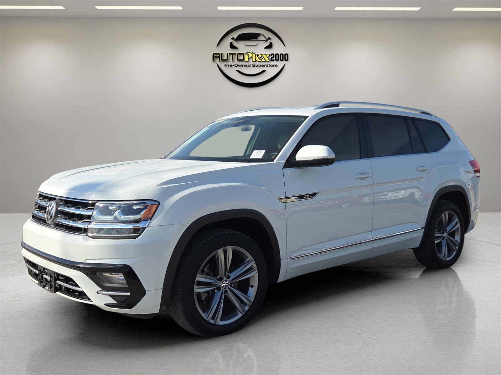 2018 Volkswagen Atlas SEL photo 2