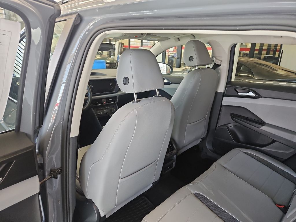 2022 Volkswagen Taos SE photo 18