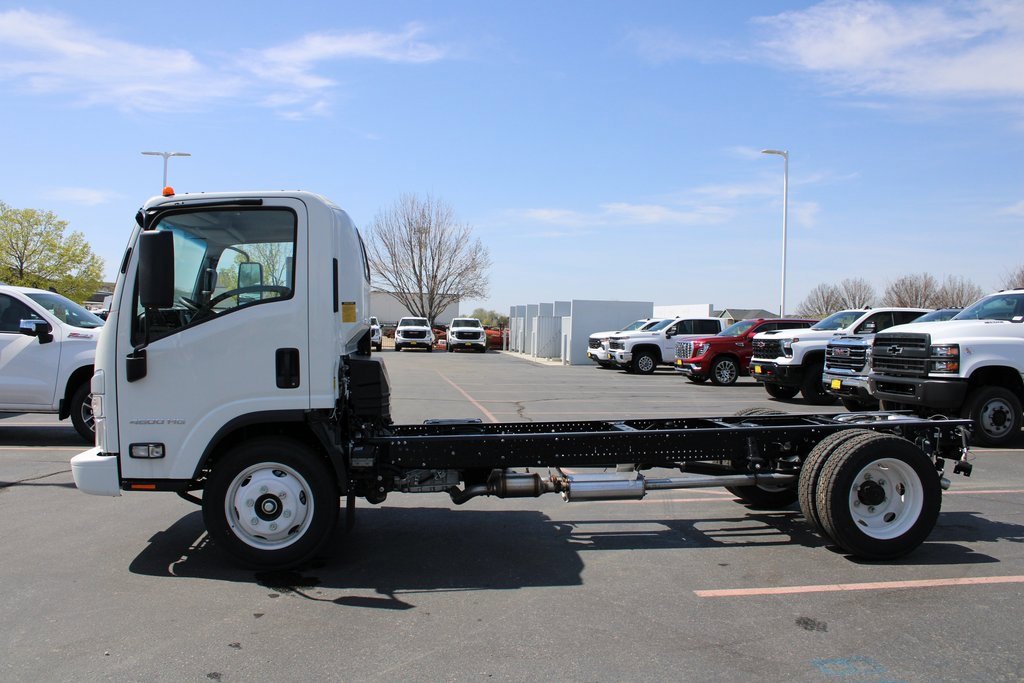 2025 Chevrolet Silverado 4500HD photo 2