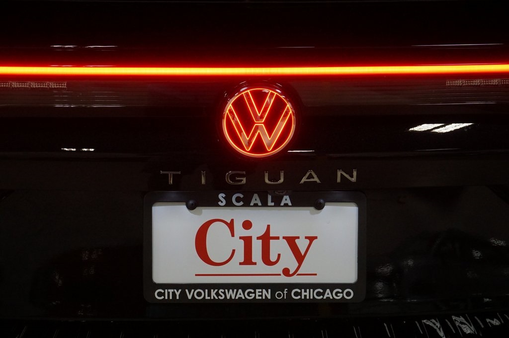 2025 Volkswagen Tiguan SEL R-Line Black photo 32