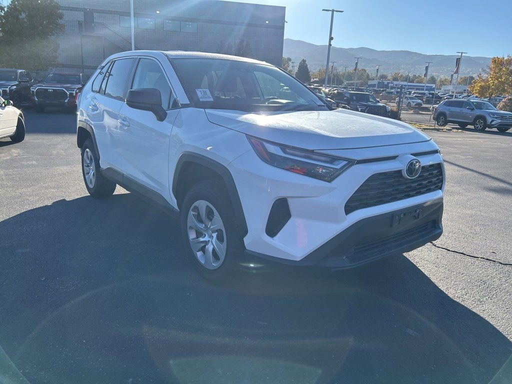 2023 Toyota RAV4 LE photo 2
