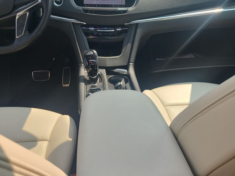 2022 Cadillac XT5 Sport photo 5