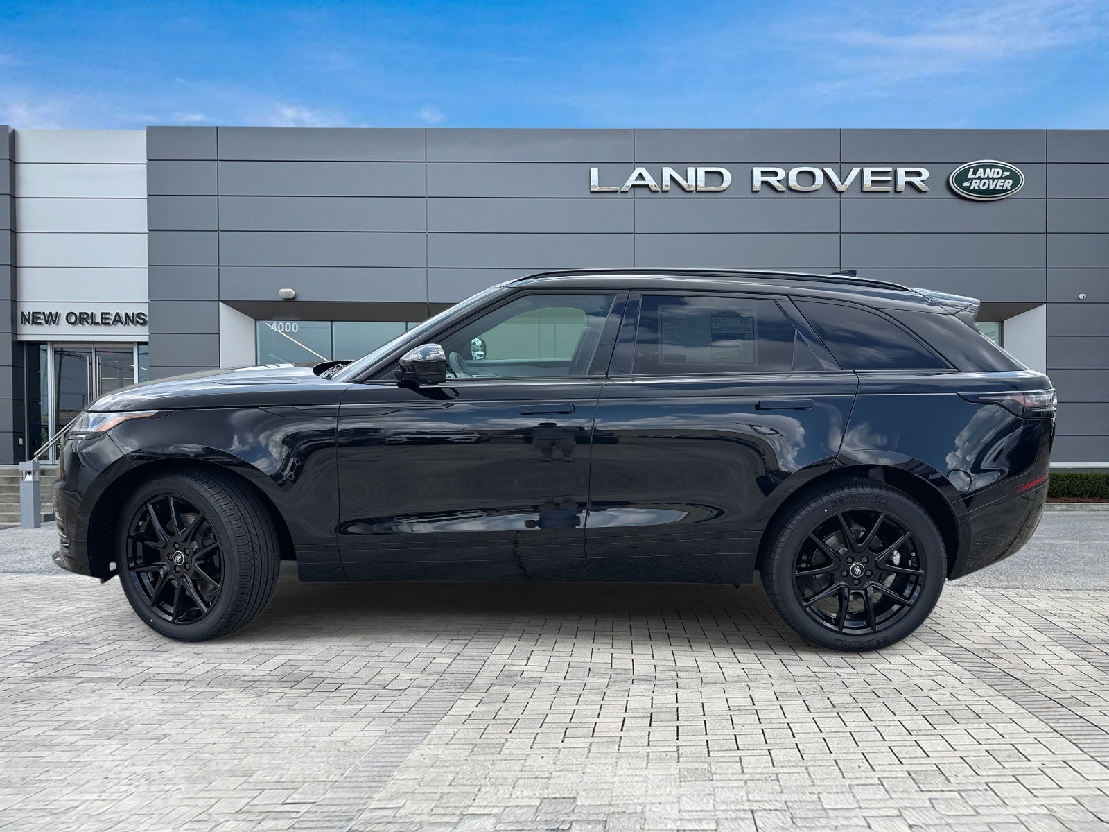 2026 Land Rover Range Rover Velar SE photo 2