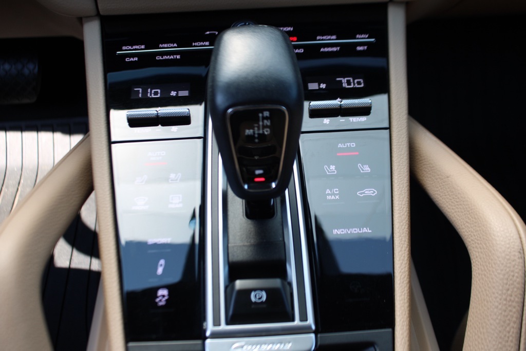2023 Porsche Cayenne Platinum Edition photo 25