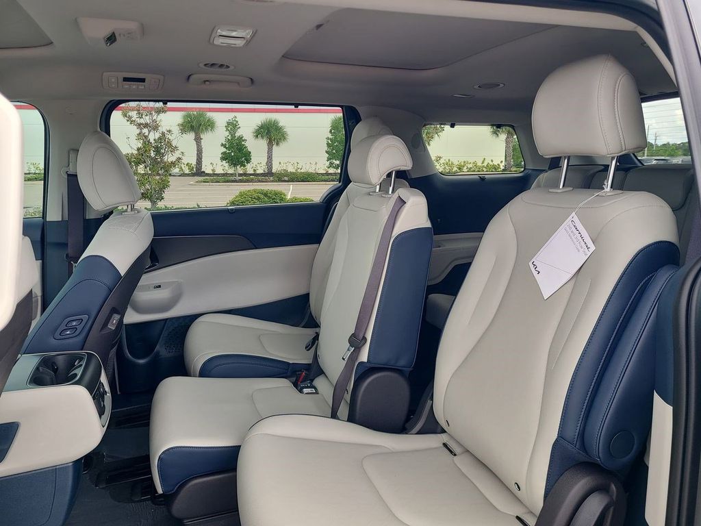 2026 Kia Carnival SX Prestige photo 13