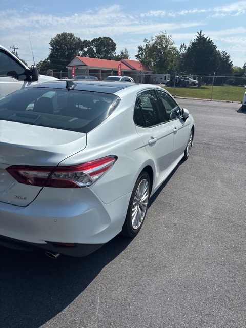 2020 Toyota Camry XLE photo 3