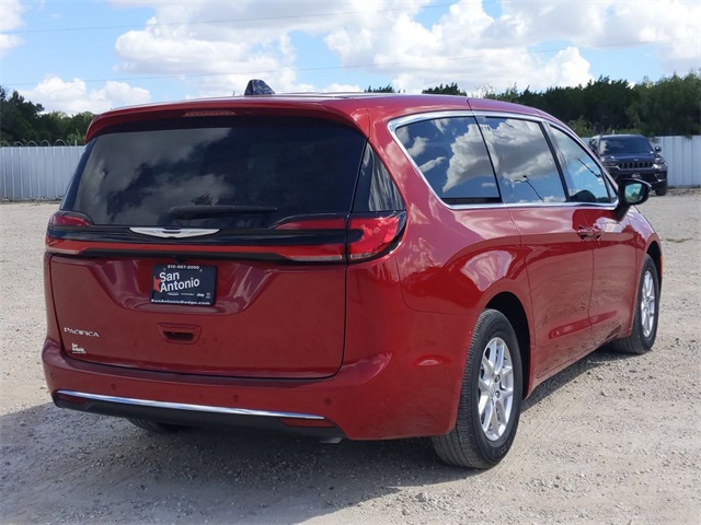 2026 Chrysler Pacifica photo 7