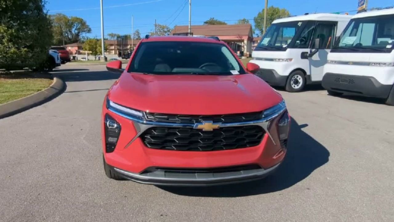 2026 Chevrolet Trax LT photo 2