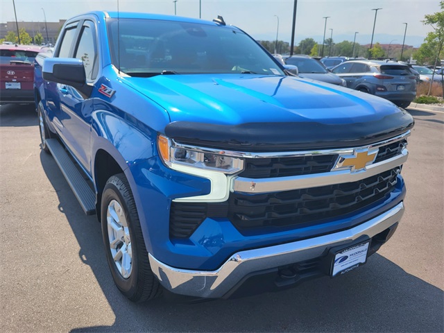2022 Chevrolet Silverado 1500 LT photo 2