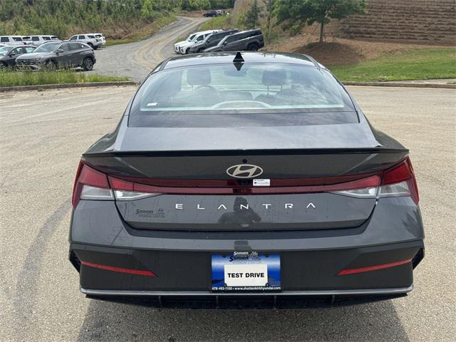 2025 Hyundai Elantra SEL Sport photo 4