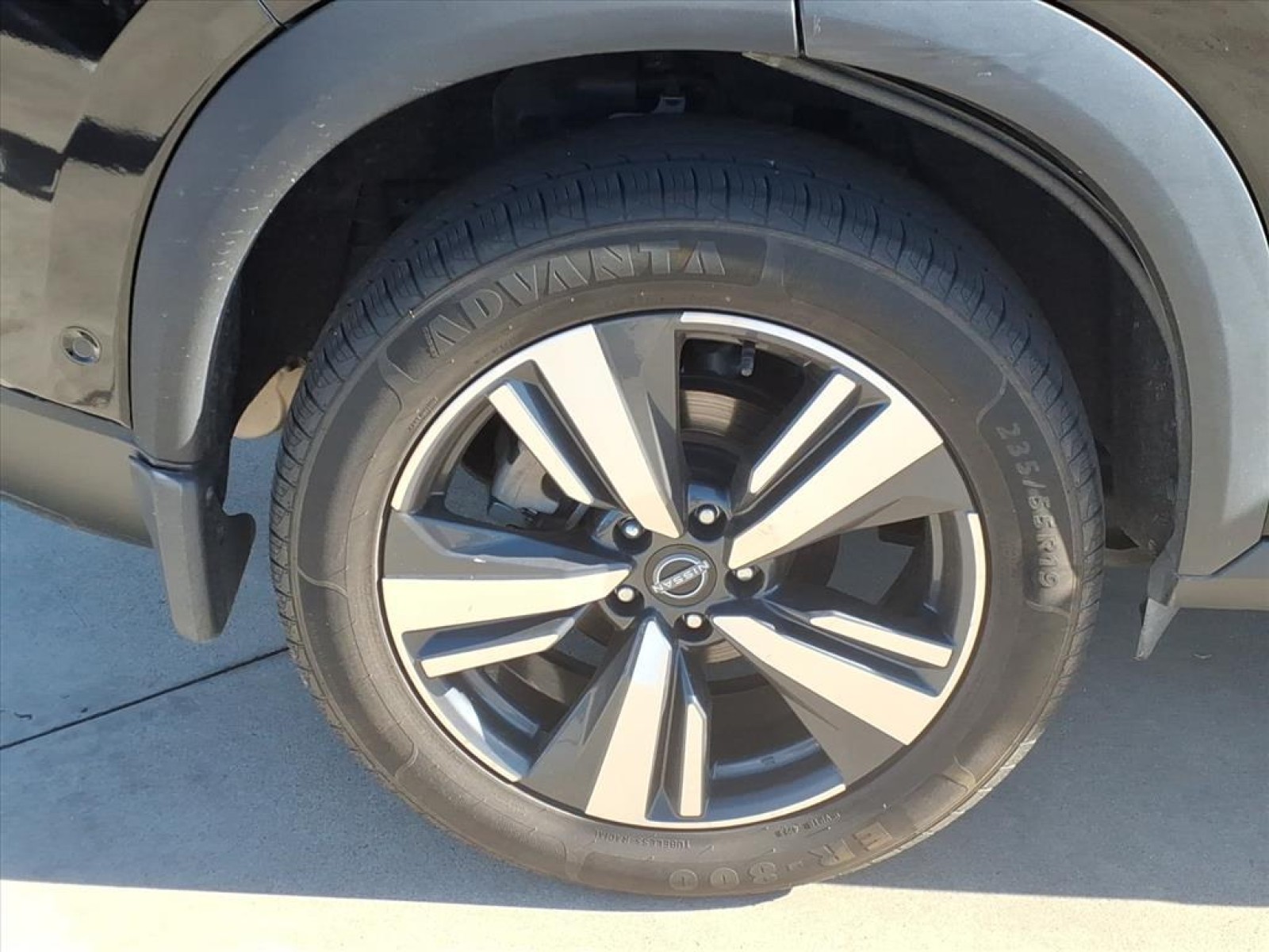 2023 Nissan Rogue SL Black at Robbins Nissan