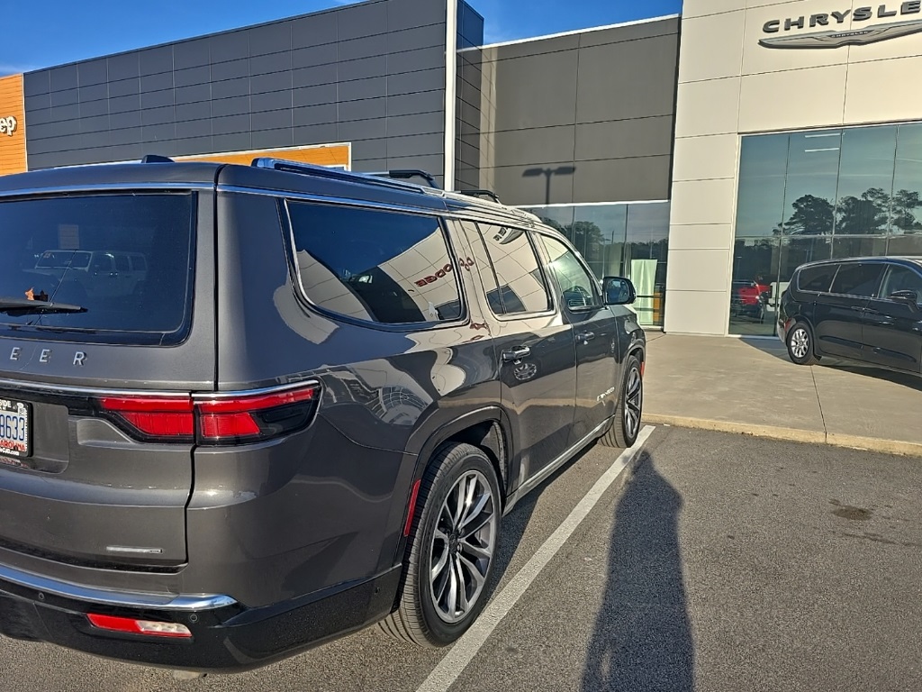 2022 Jeep Wagoneer Series III photo 3