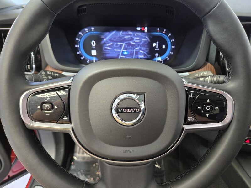 2024 Volvo XC60 B5 Plus photo 35