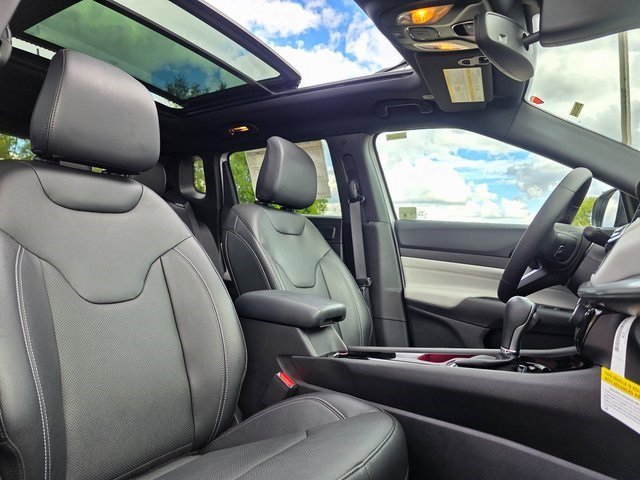 2025 Jeep Compass Limited photo 18