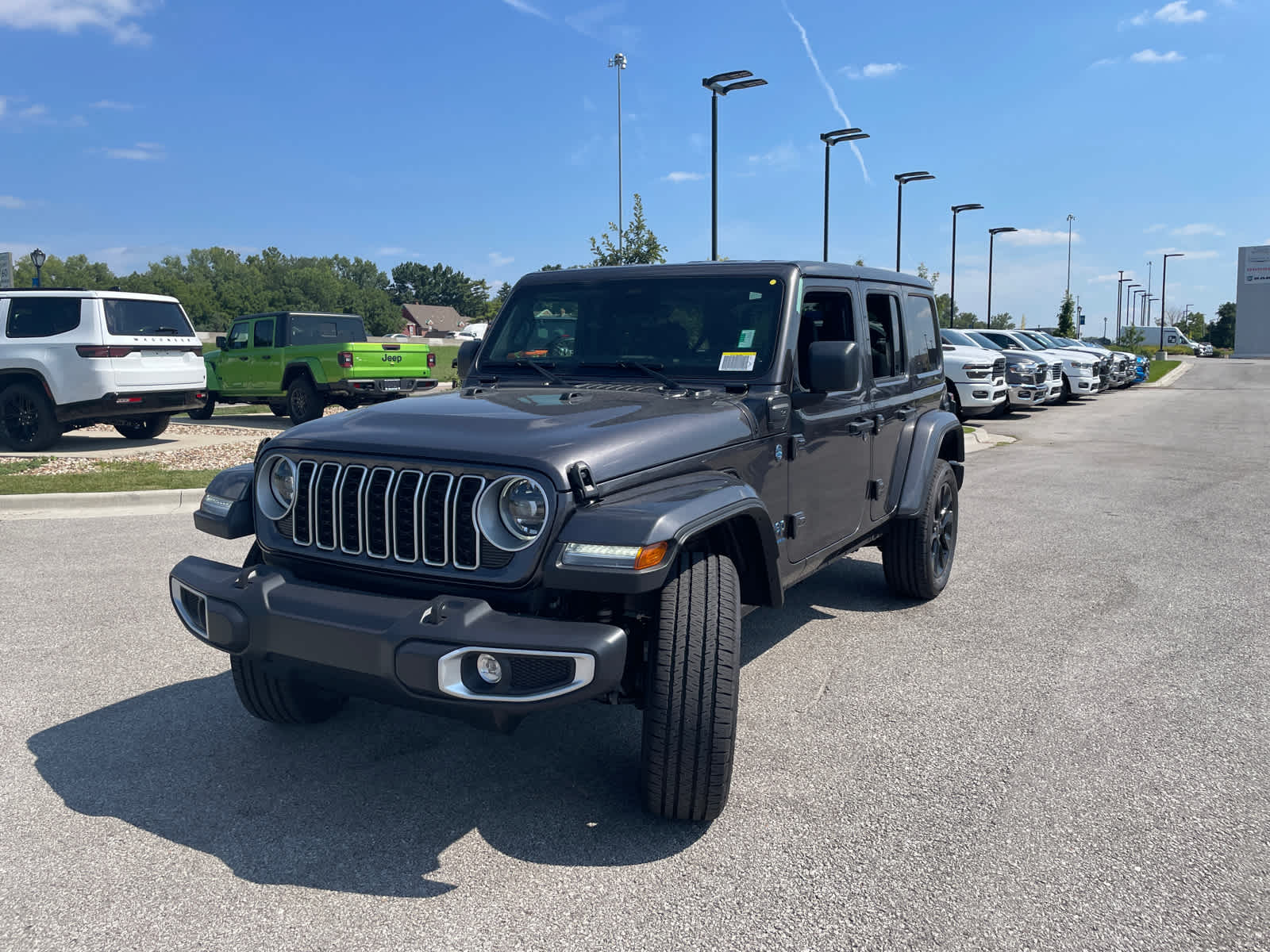 2025 Jeep Wrangler 4xe Sahara photo 4