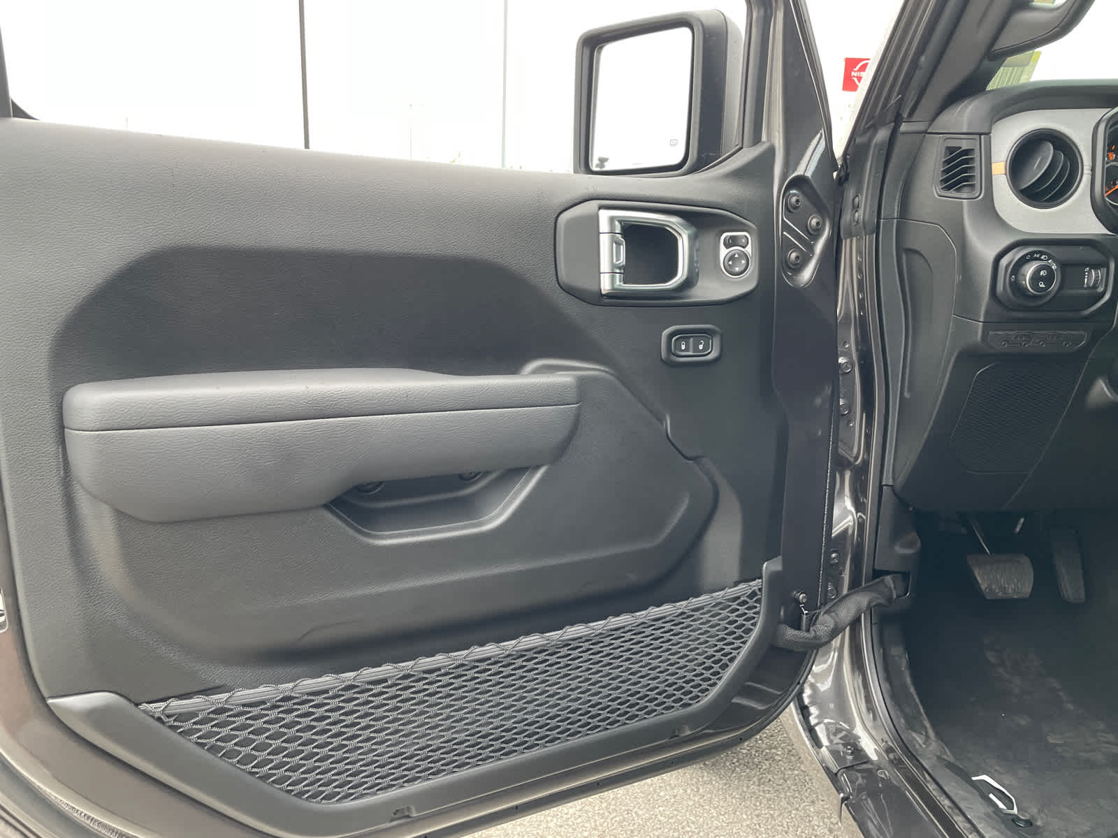 2025 Jeep Gladiator Sport S photo 18