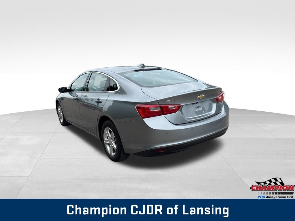 2024 Chevrolet Malibu 1LT photo 2
