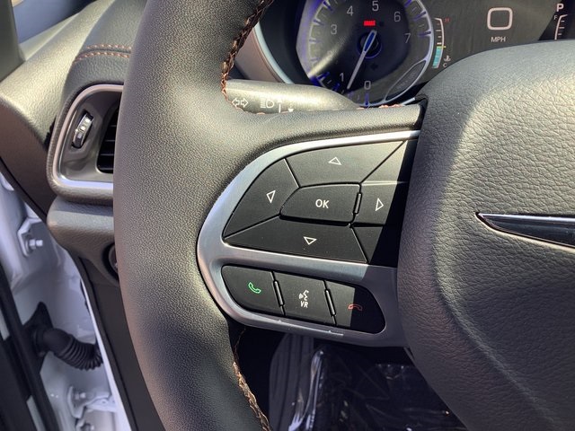 2024 Chrysler Pacifica Pinnacle photo 12
