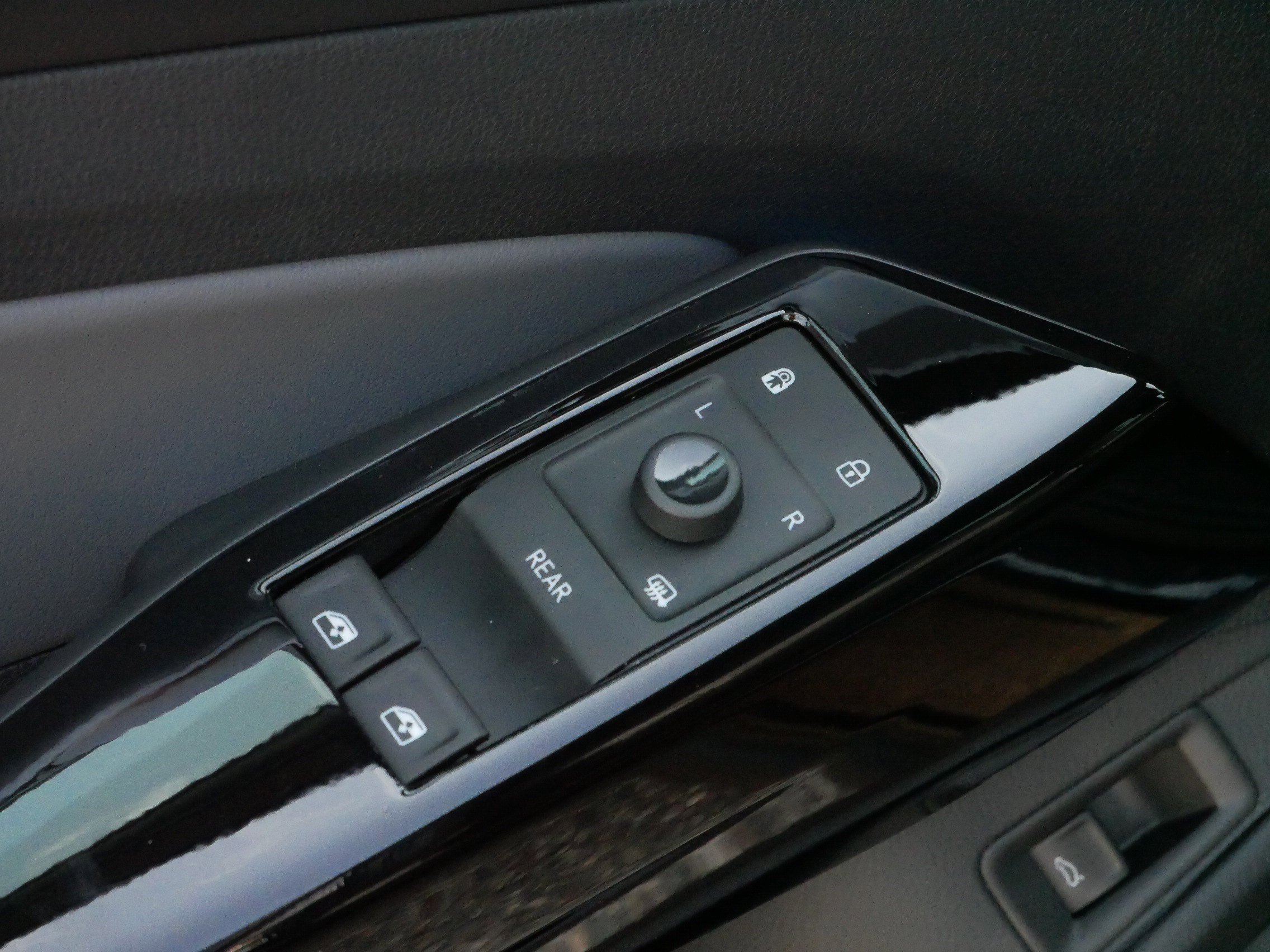 2023 Volkswagen ID.4 Pro S photo 17