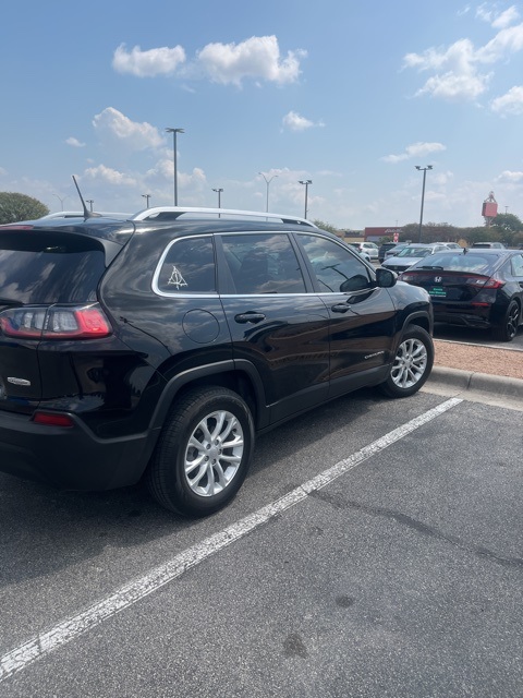 2019 Jeep Cherokee Latitude photo 2