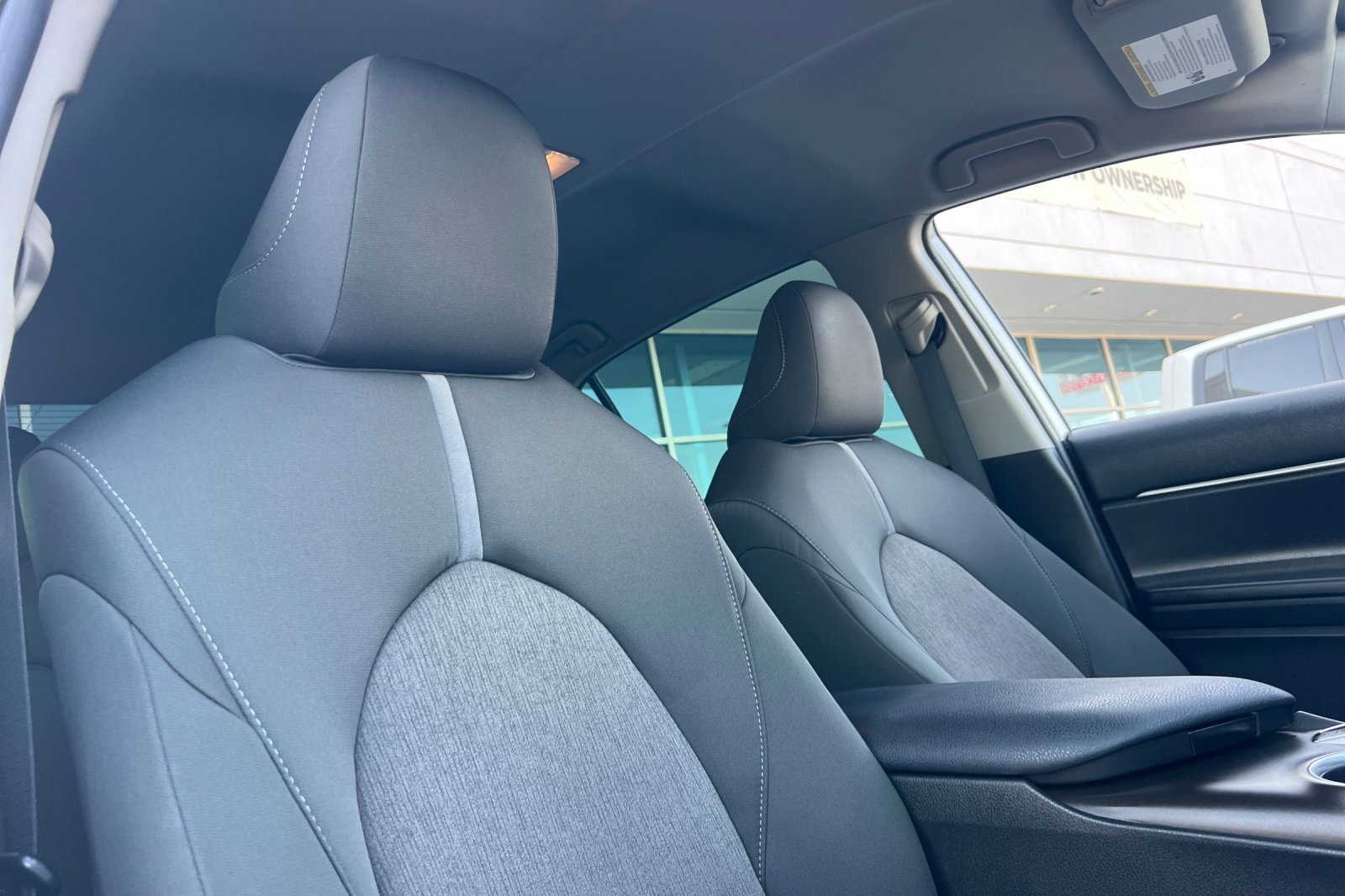 2022 Toyota Camry Hybrid LE photo 14