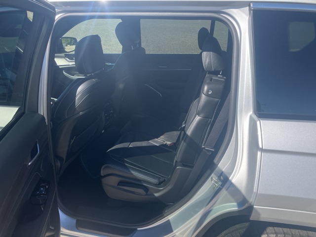 2023 Jeep Grand Cherokee Overland photo 16