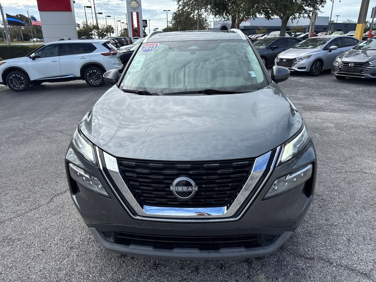 2023 Nissan Rogue SV photo 2