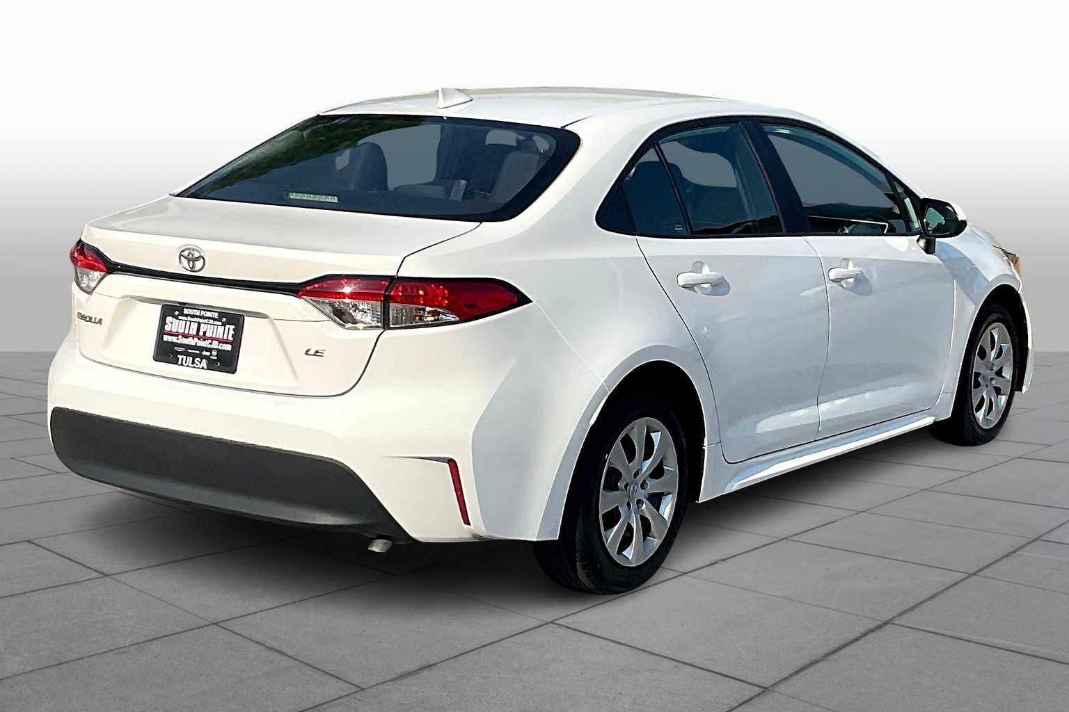 2024 Toyota Corolla LE photo 12