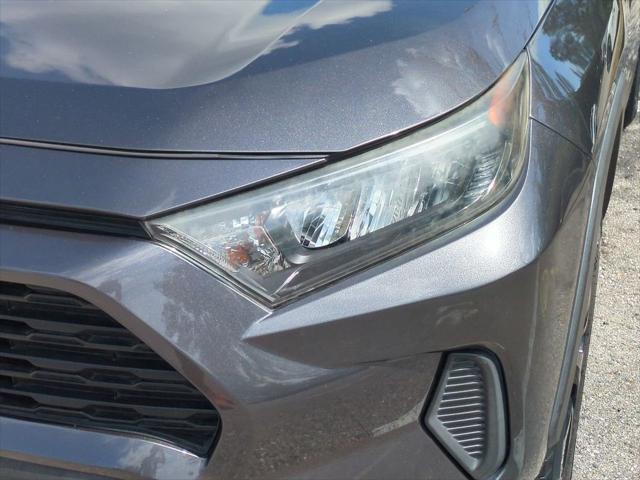2019 Toyota RAV4 LE photo 9