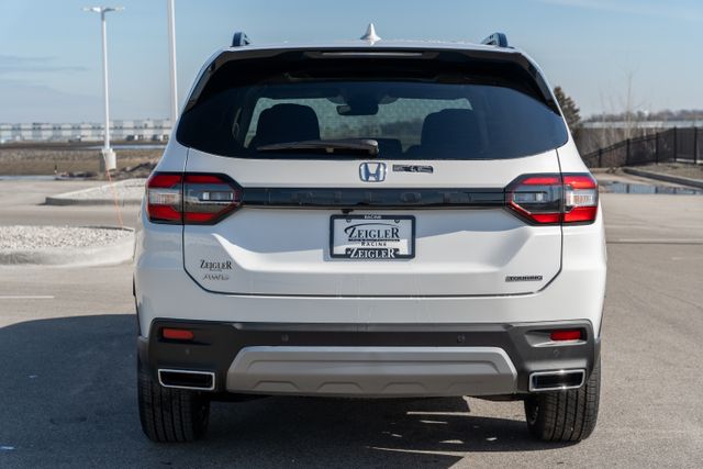 2025 Honda Pilot Touring photo 3