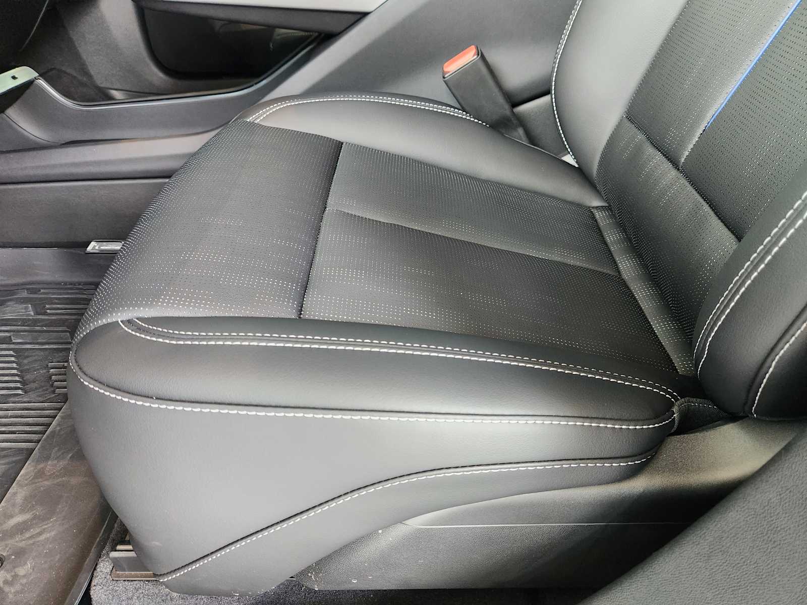 2025 Cadillac Lyriq Luxury photo 16
