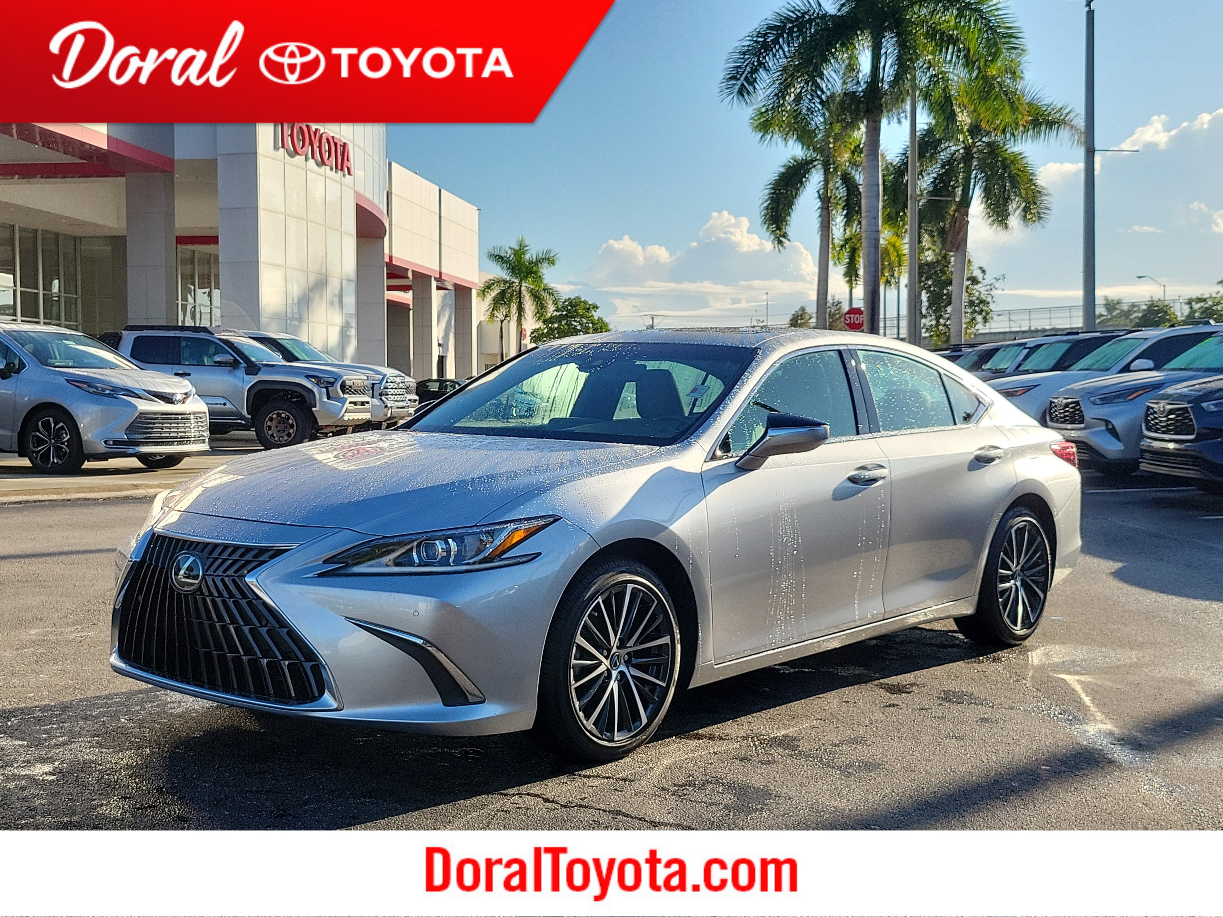 2024 Lexus ES 350's photo