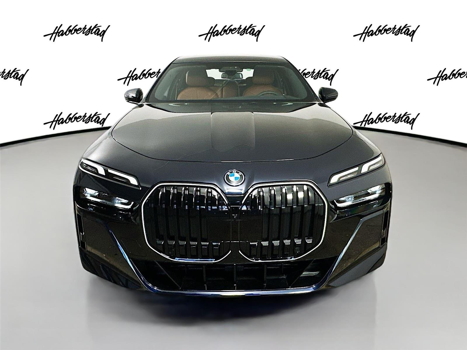 2026 Bmw 750e photo 2