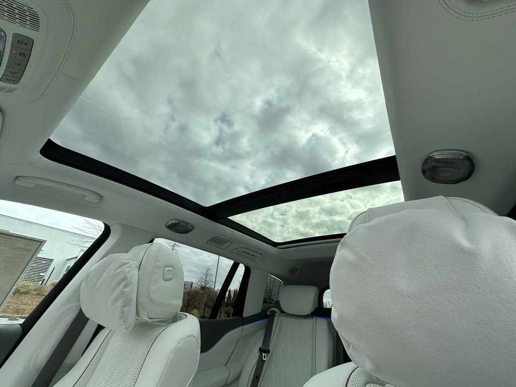 2025 Mercedes Benz GLS Maybach 600 4MATIC photo 33