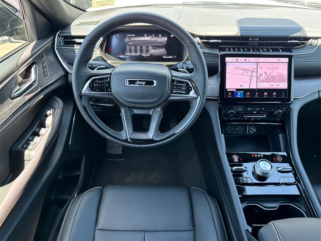 2025 Jeep Grand Cherokee Overland photo 22