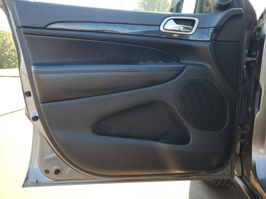 2012 Jeep Grand Cherokee Laredo photo 8