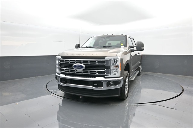 2023 Ford F-350 XLT photo 3