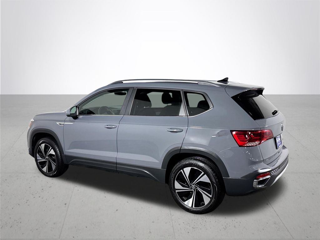2024 Volkswagen Taos SE photo 8