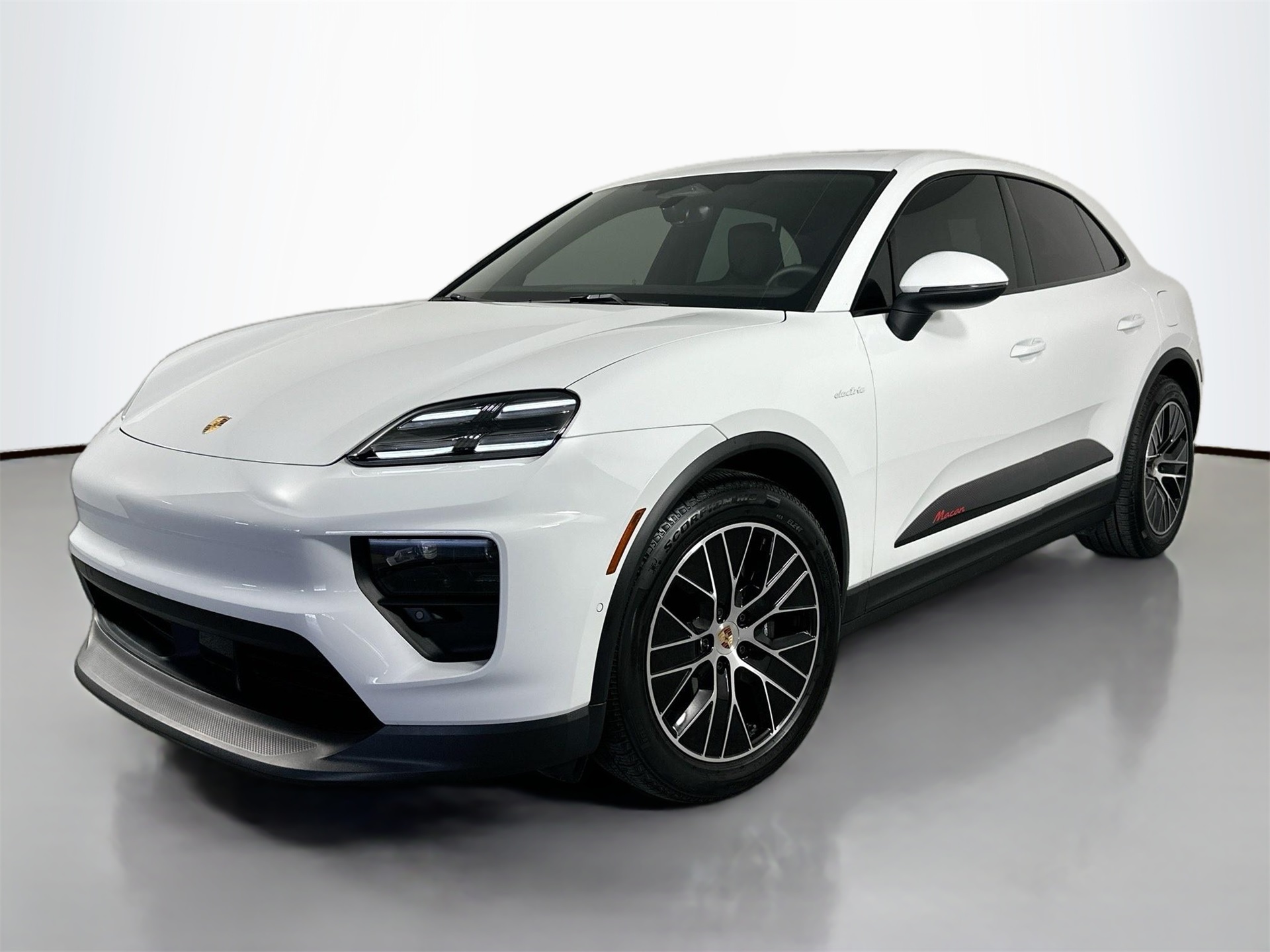 2025 Porsche Macan Base's photo