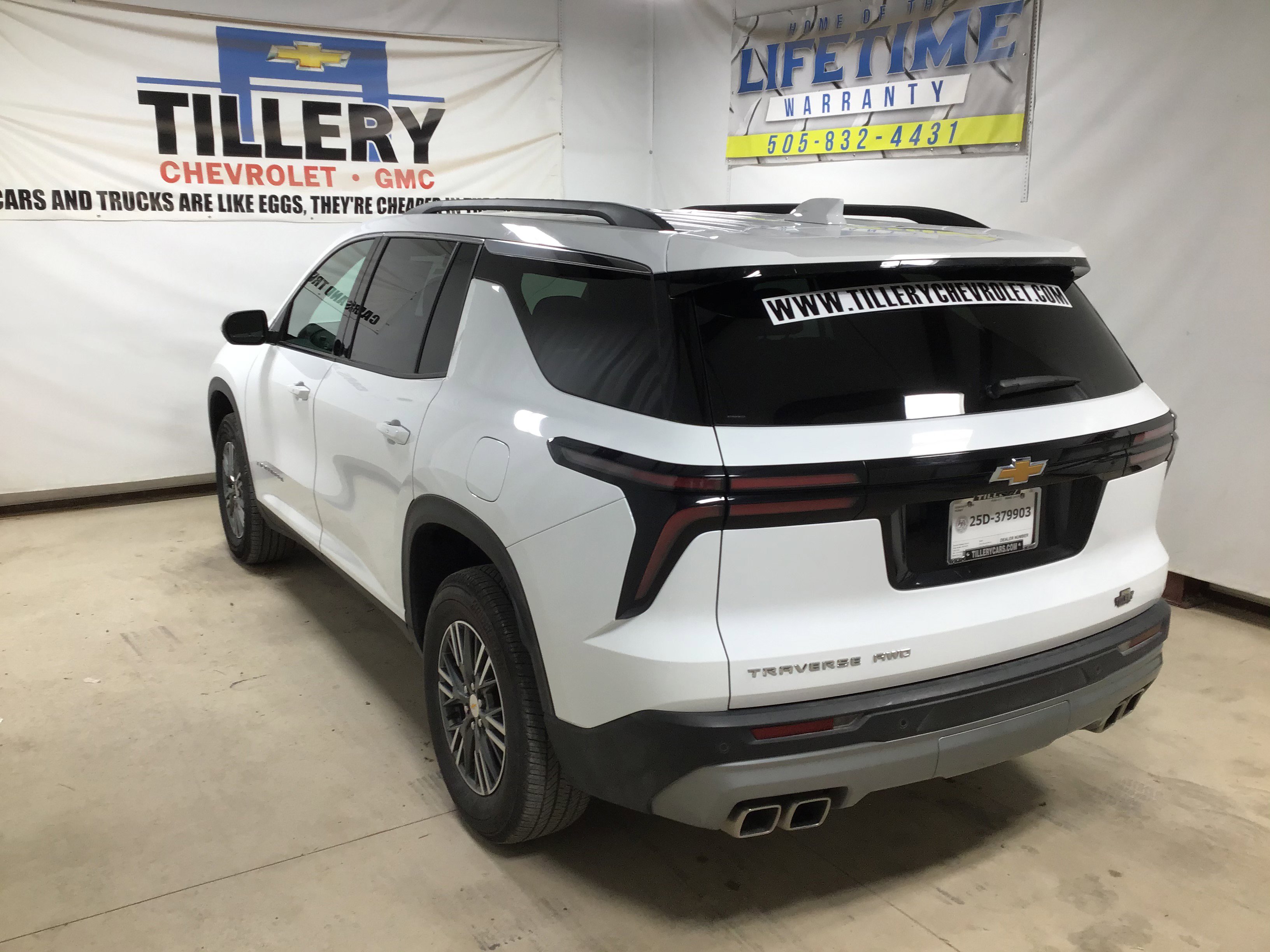 2025 Chevrolet Traverse photo 4