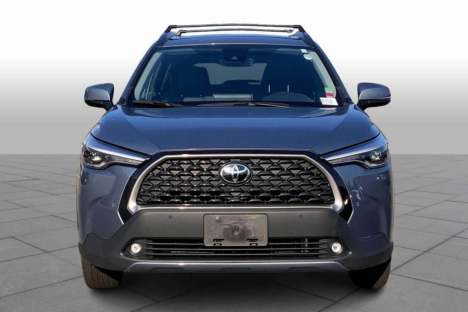 2022 Toyota Corolla Cross XLE photo 3