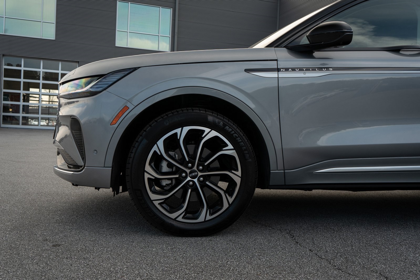 2024 Lincoln Nautilus Reserve photo 3