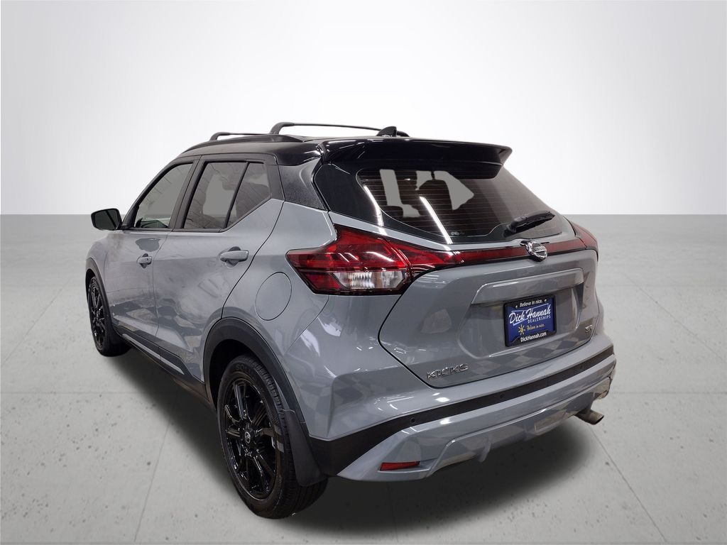 2021 Nissan Kicks SR photo 11