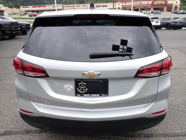 2022 Chevrolet Equinox LS photo 3