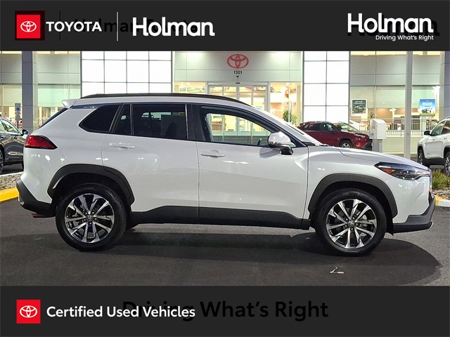 2023 Toyota Corolla Cross XLE's photo